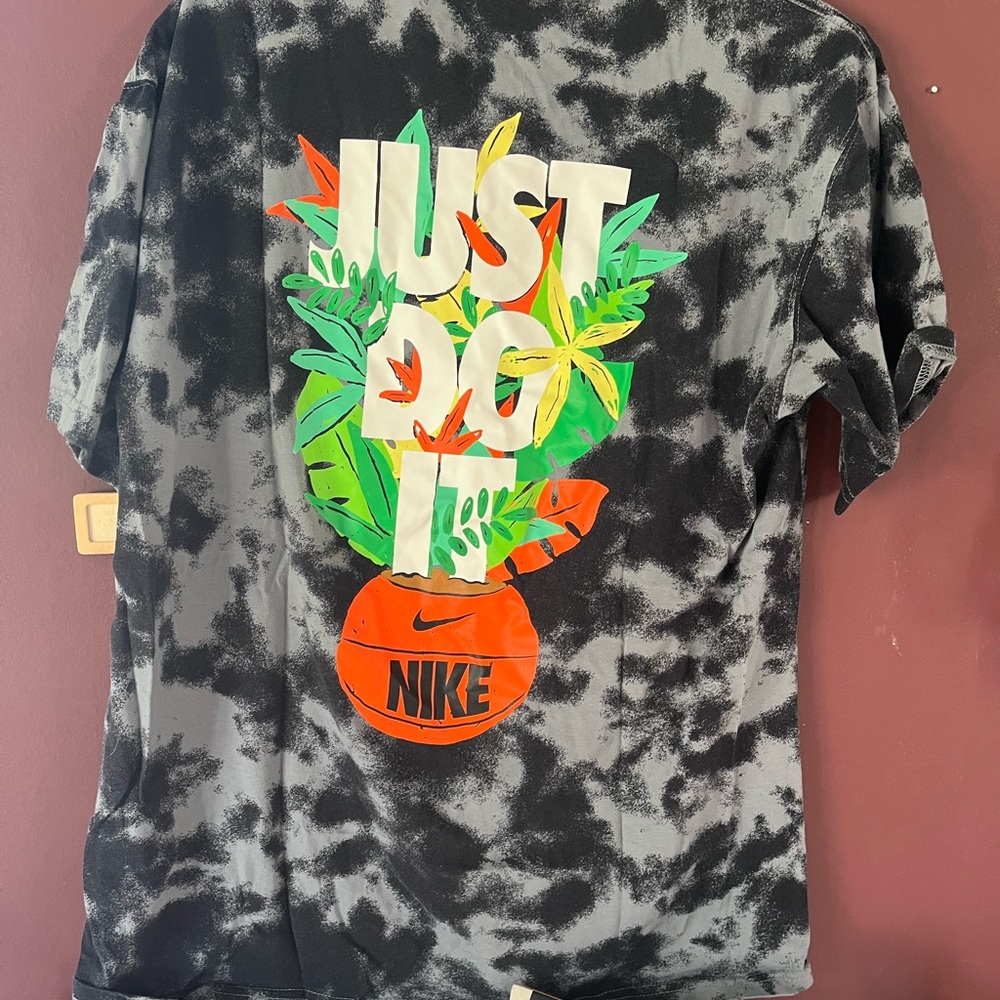 Nike tee - Picture 5 of 5